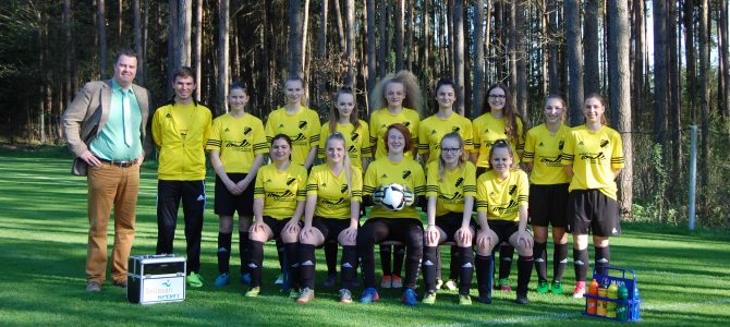 U17w: Neue Trainingsshirts von M. Ruthardt Unternehmensberatung