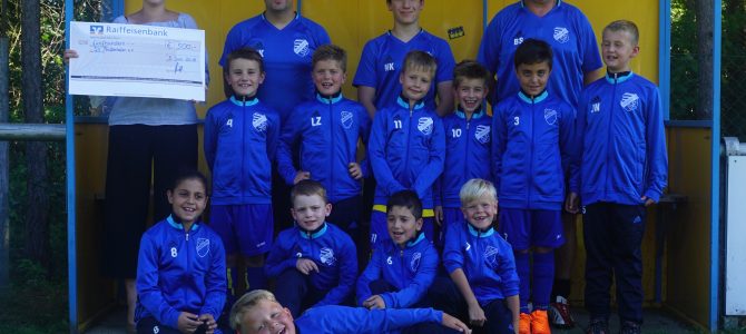 U9: Spende der Raiffeisenbank